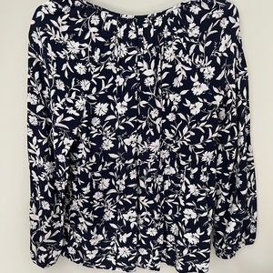 Old Navy Top size Med !